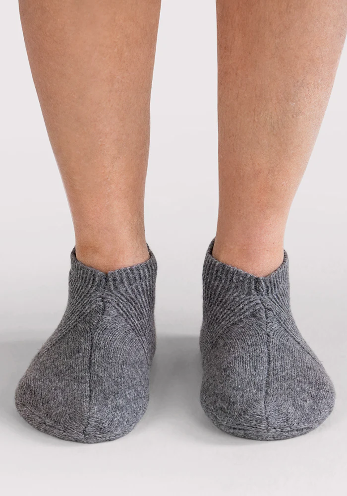 Mens Gripper Slippers - Gentle Grey - Image 4